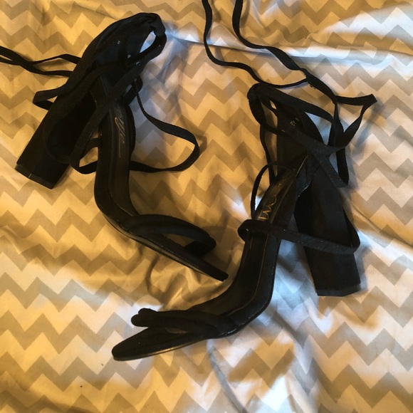 Fashion nova Tie up Heels - Picture 2 of 3